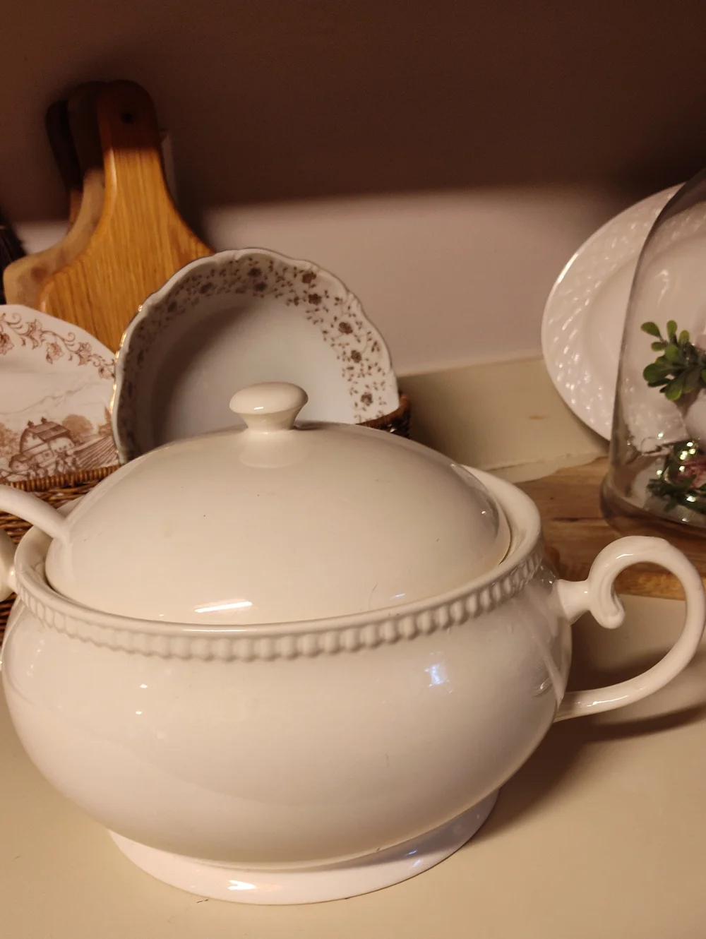 Crate&Barrel Cream Ceramic Covered Soup Tureen with Beaded Rim